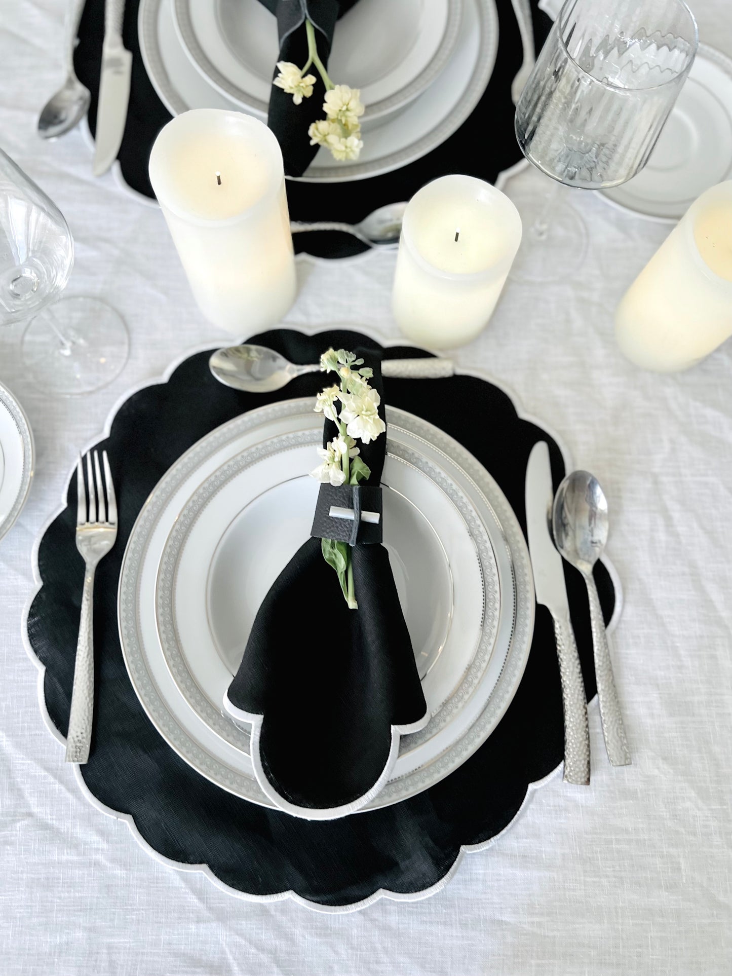 Square Scalloped Linen Placemat | 100% Linen | Set of 2 | Black w/ White Trim